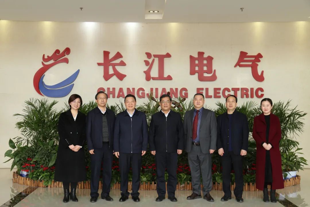 点赞企业以创新驱动高质量发展 | 湖北省委统战部副部长、省工商联党组书记胡勇政走访调研长江电气