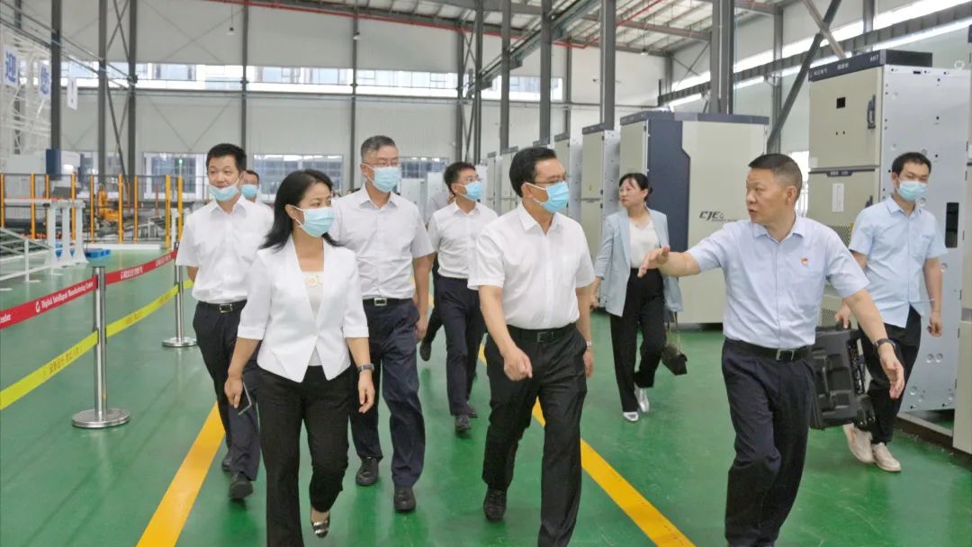 贵州省安顺市委书记陈少荣一行到长江电气考察调研